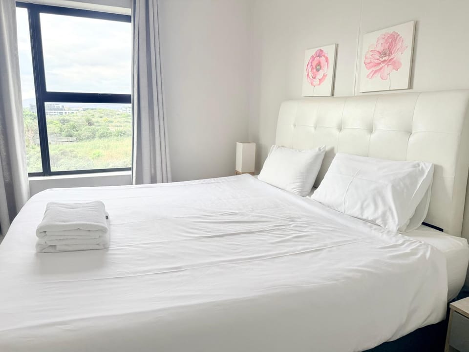 6 sleeper apartment near Canal Walk Apartment in Cape Town