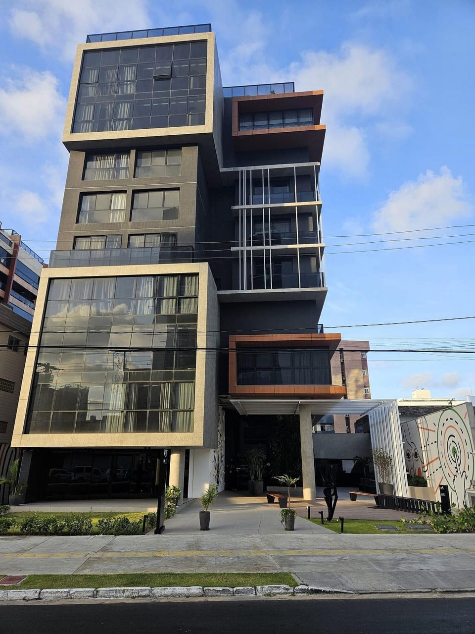 Facade/entrance