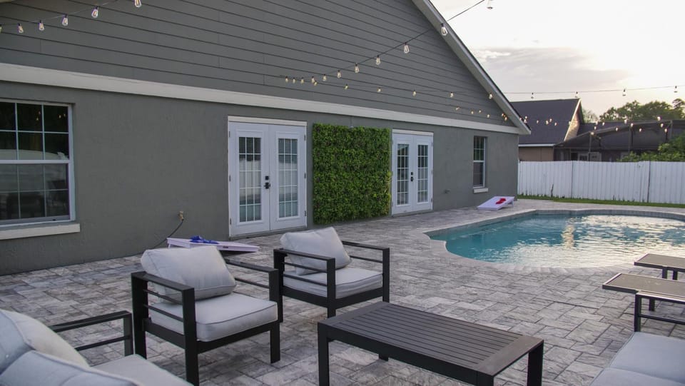 Luxury home with Pool & 6 Beds near Disney House in Kissimmee