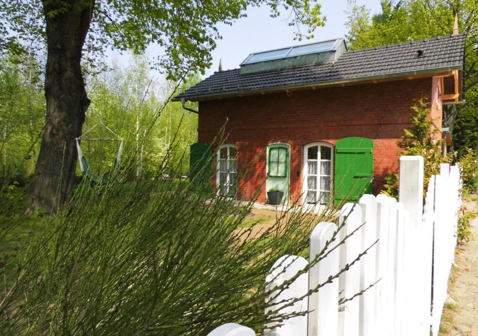 Facade/entrance, Garden, Street view