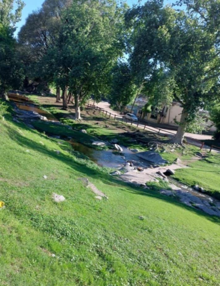 Nearby landmark, Day, Natural landscape