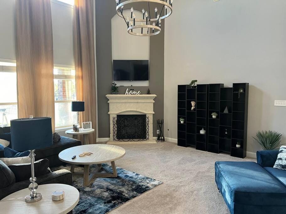 Taste of Texas Luxury Lakeside Beauty House in Pearland