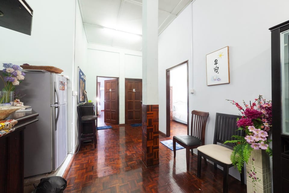 Communal lounge/ TV room, Lobby or reception