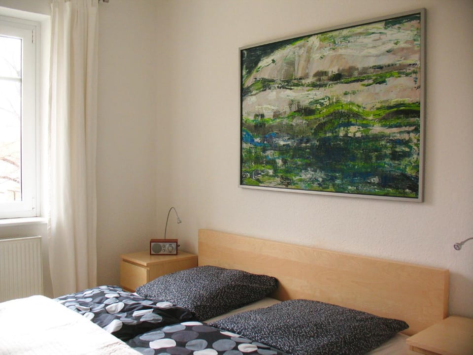 Photo of the whole room, Bedroom