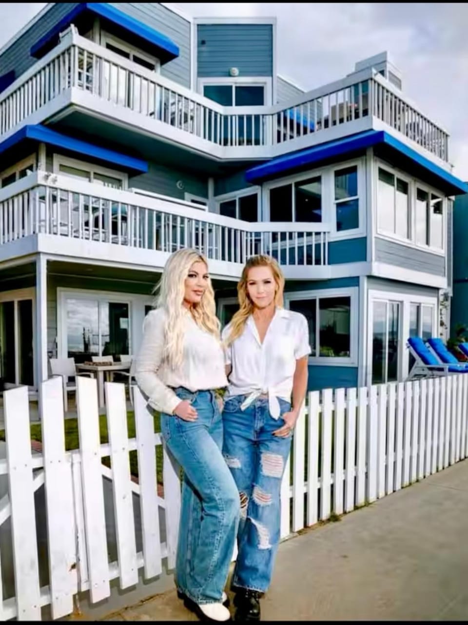 90210 Beach House Top Unit Apartment in Hermosa Beach