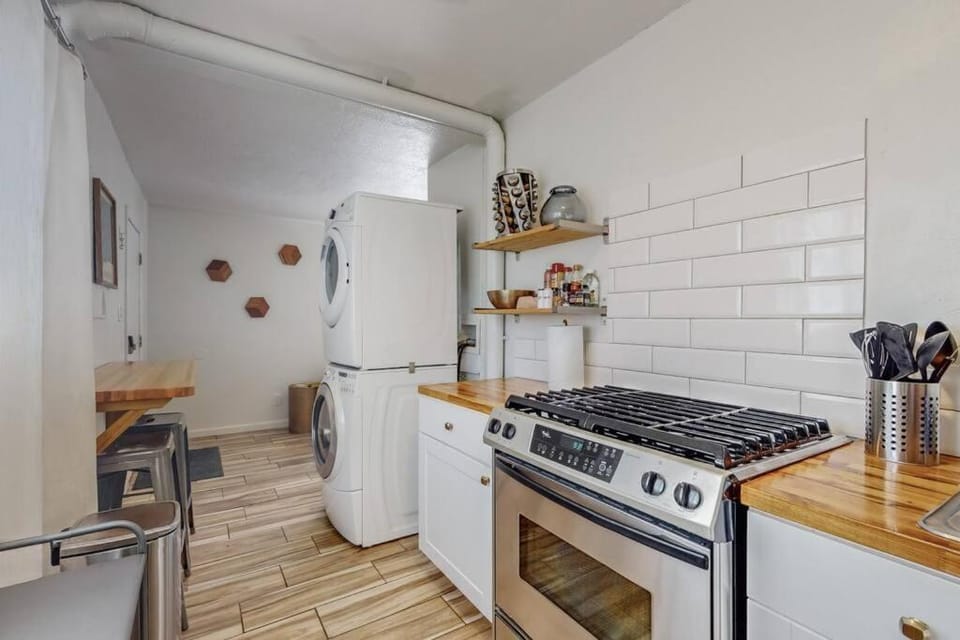 Private Casita Minutes to River Trails and Dining Apartment in Albuquerque