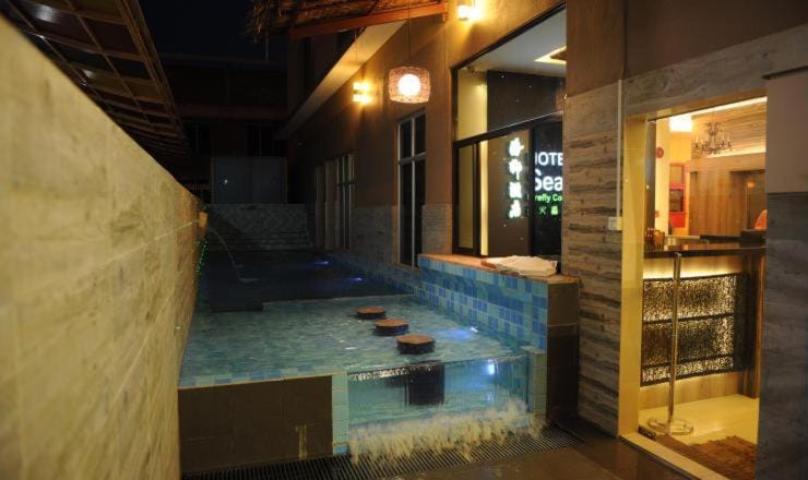 Swimming pool