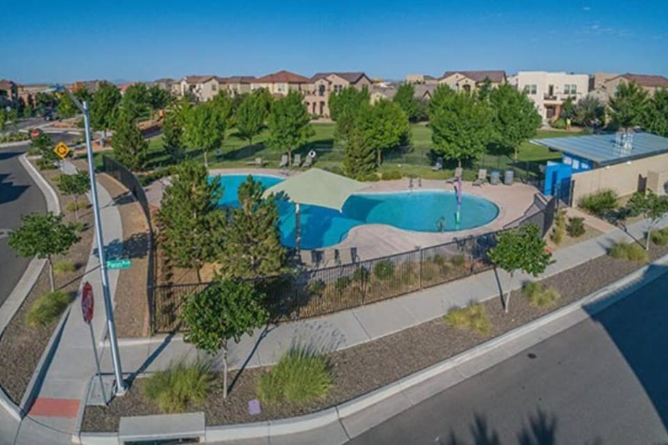 King Bed with Pool Access and Dog Friendly House in Albuquerque