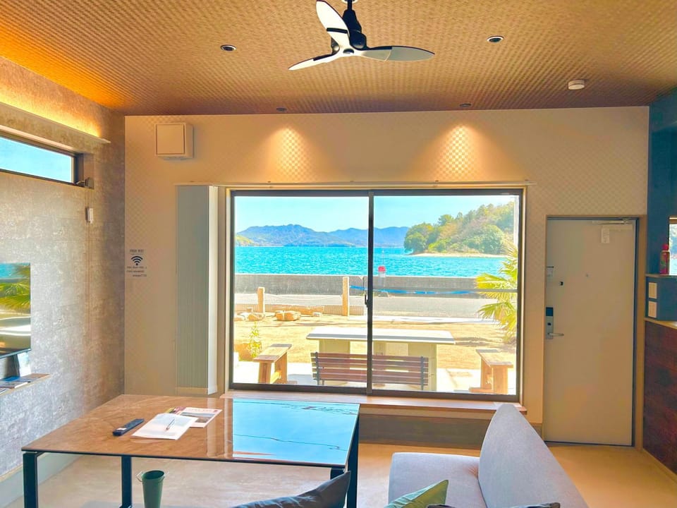 TV and multimedia, Living room, Sea view