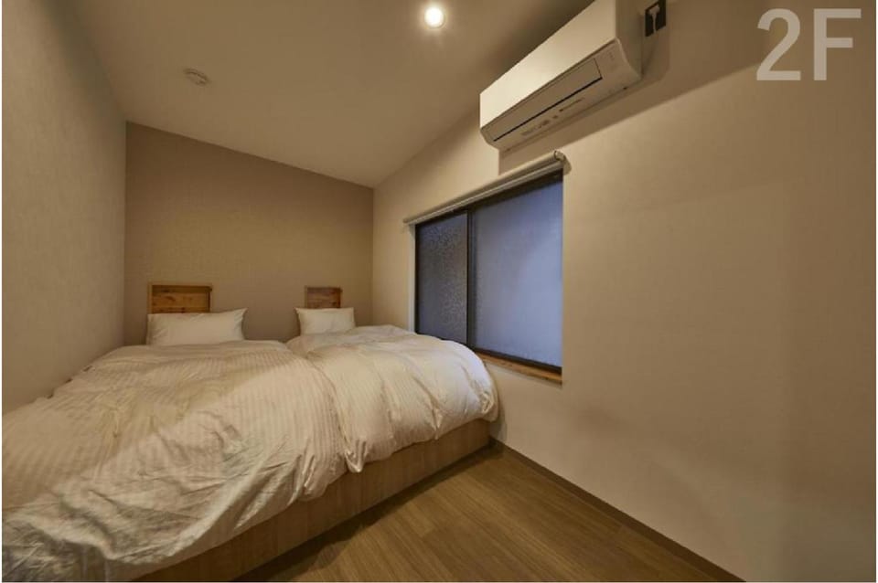 Bed, Photo of the whole room, Bedroom, air conditioner, air conditioner