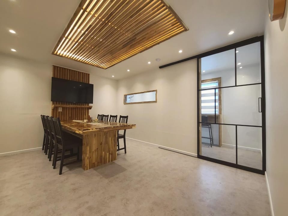 Soul of Seoul 6 Hongdae 5BR & 4Bath, elevator, Free wifi Apartment in Seoul
