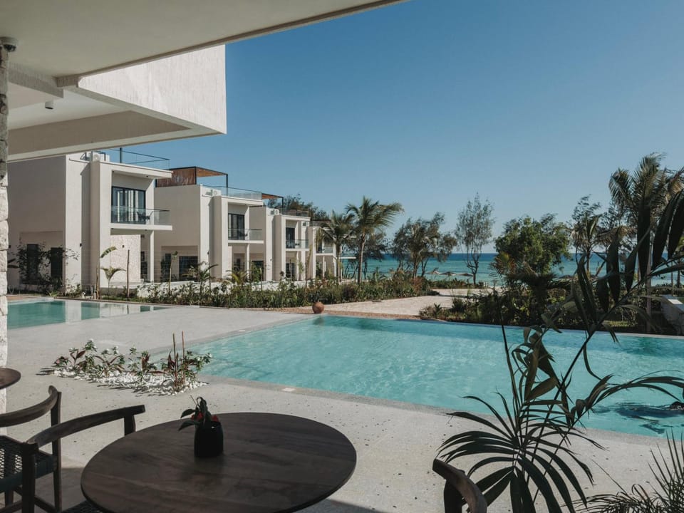 Restaurant/places to eat, Swimming pool