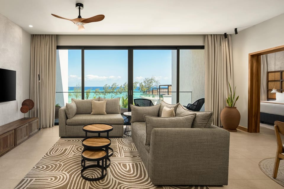 Natural landscape, TV and multimedia, Living room, Photo of the whole room, Seating area, Sea view