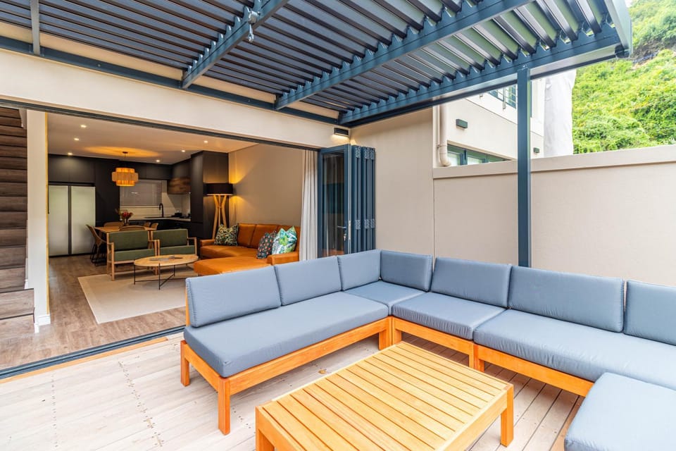Patio, Day, Balcony/Terrace, Seating area