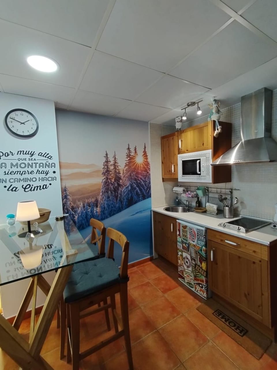 Kitchen or kitchenette, Dining area