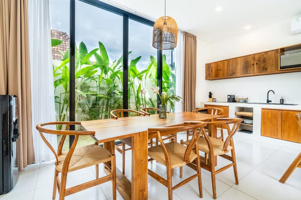 Dining area, Communal kitchen, air conditioner