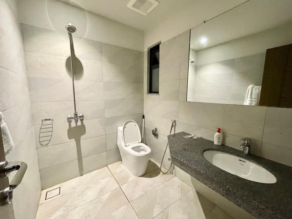 Shower, Toilet, Bathroom, towels