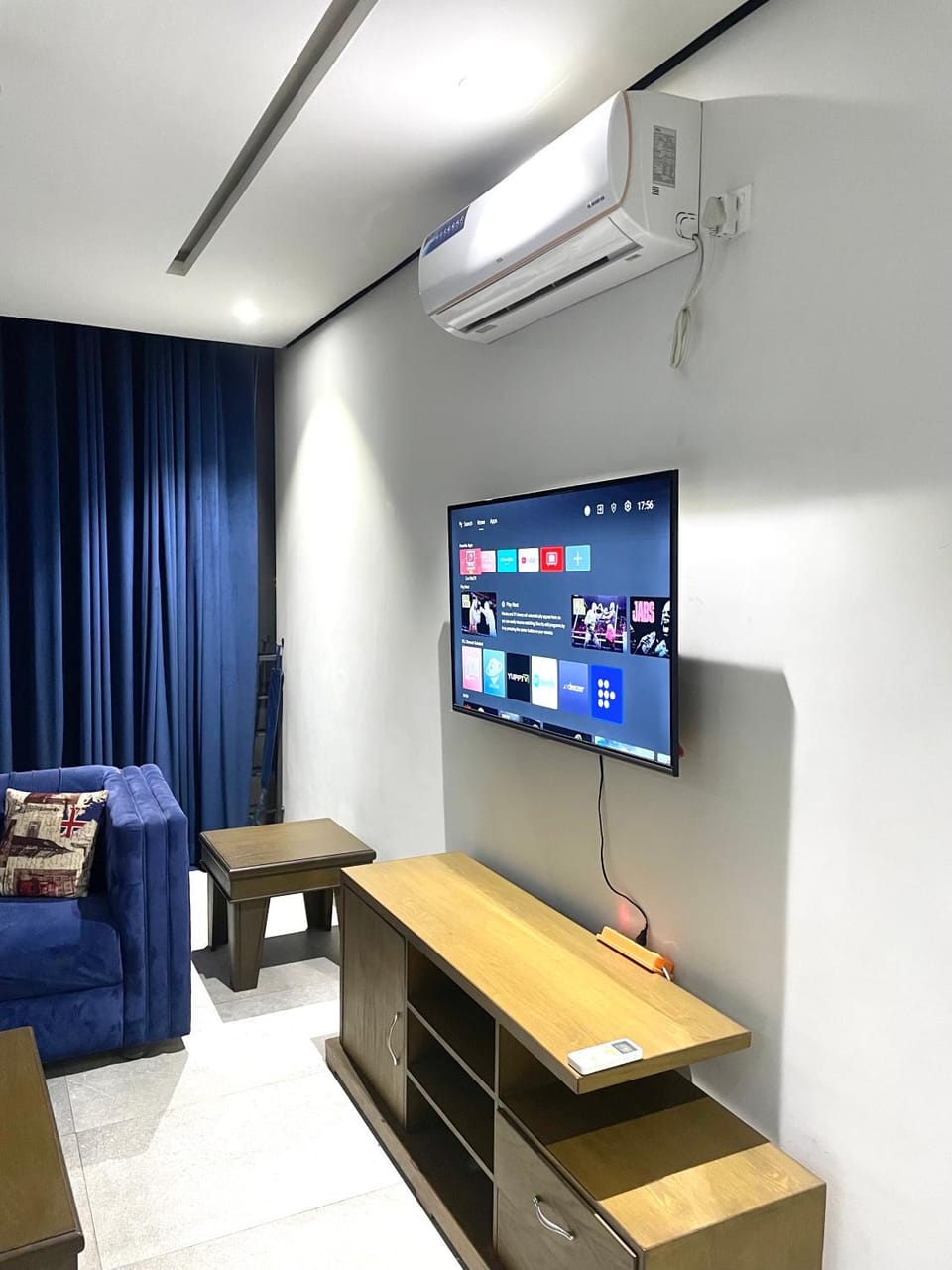Communal lounge/ TV room, TV and multimedia, Living room, Seating area, Evening entertainment, air conditioner