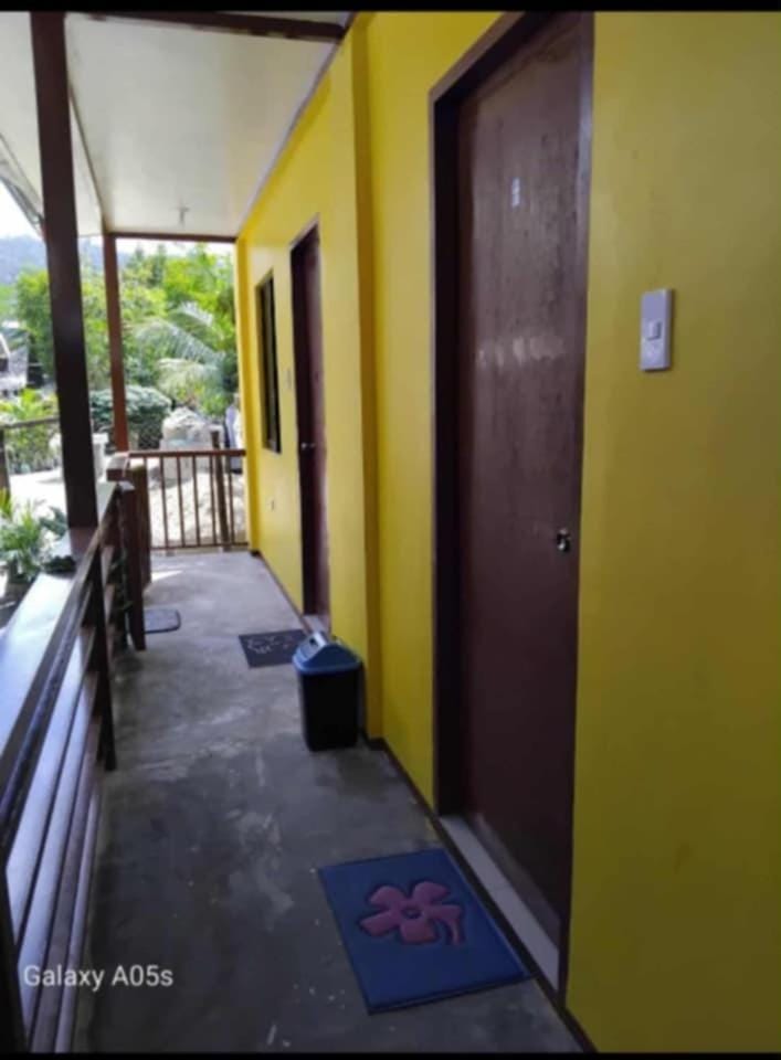 Francis Home Stay Port Barton bonifacio street Bed and Breakfast in San Vicente