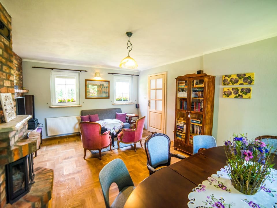 People, Decorative detail, Seating area, Dining area, Area and facilities