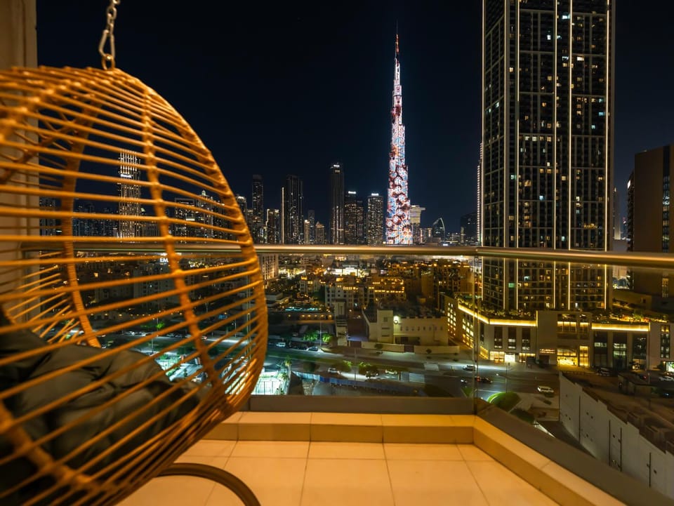 Balcony/Terrace, Seating area, City view, Landmark view
