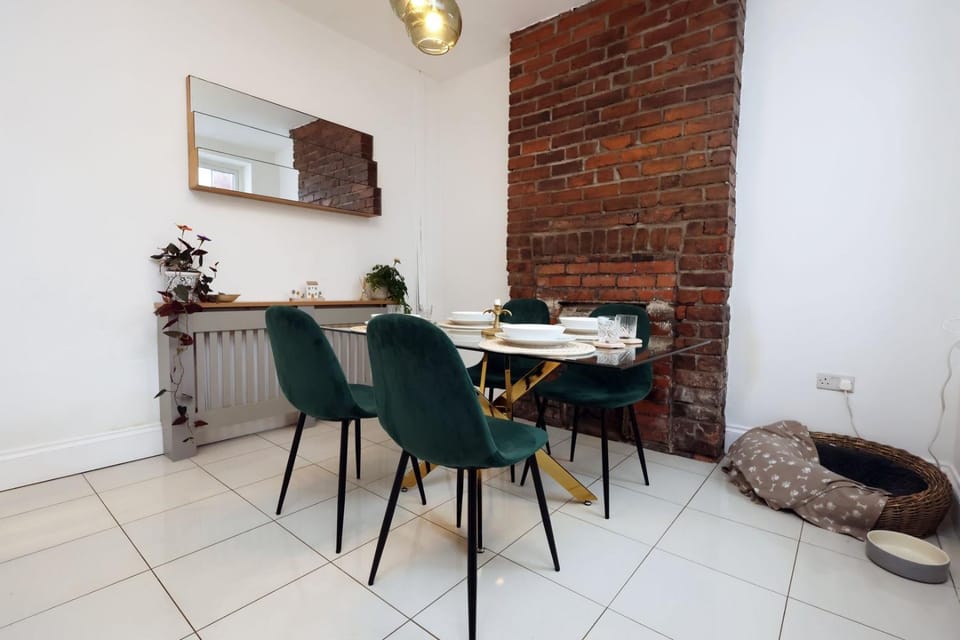 Spacious 2-Bed Cardiff Haven with Luxe Touches Bed and Breakfast in Cardiff