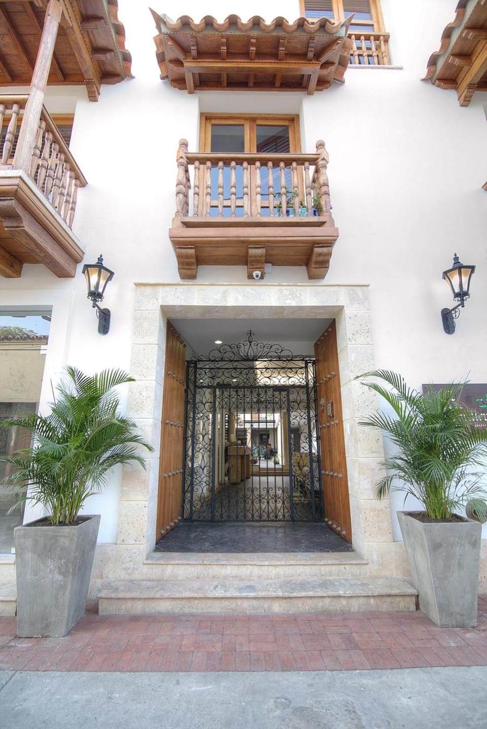 Facade/entrance