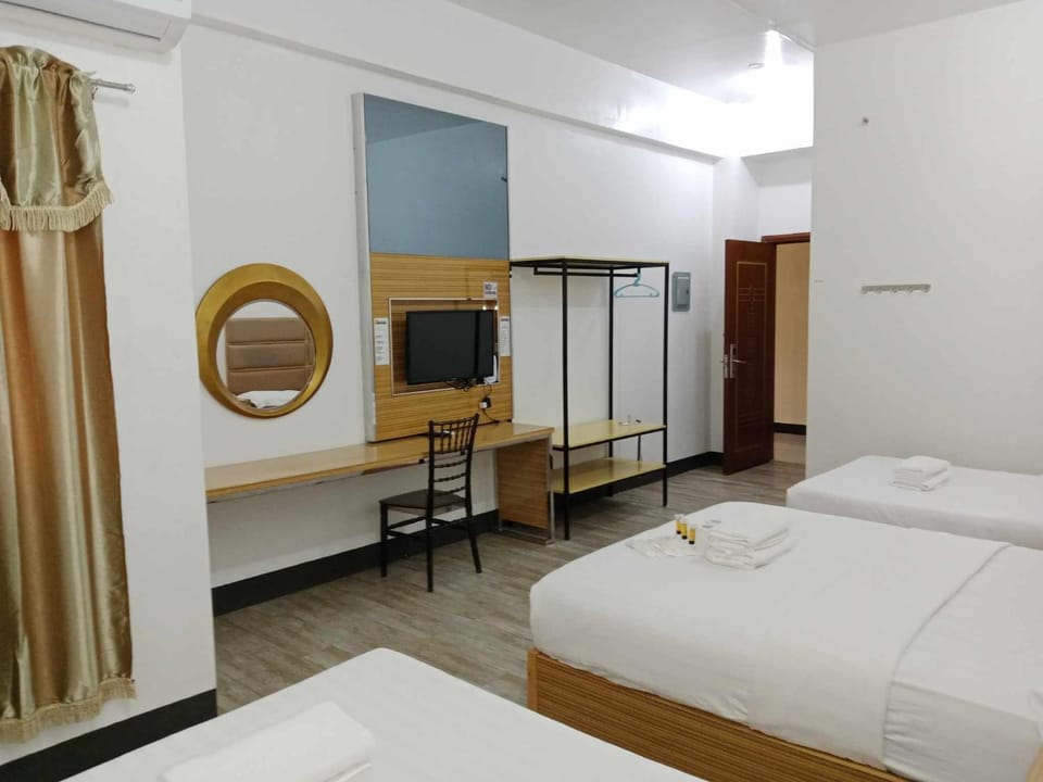 Bed, TV and multimedia, Bedroom