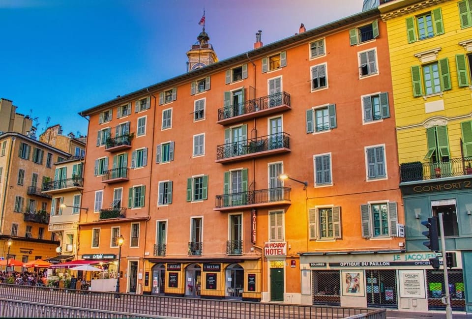 Aux portes du Vieux-Nice - 2chambres / 4 personnes - Central & A/C Apartment in Nice