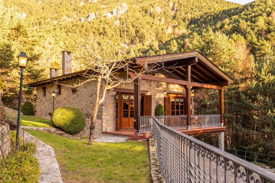 Property building, Spring, Day, Natural landscape, Garden, Garden view, Mountain view