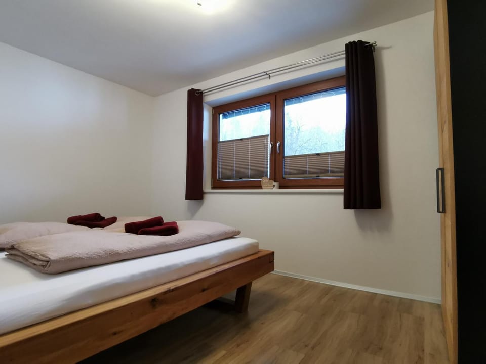 Bed, Photo of the whole room, Bedroom, towels