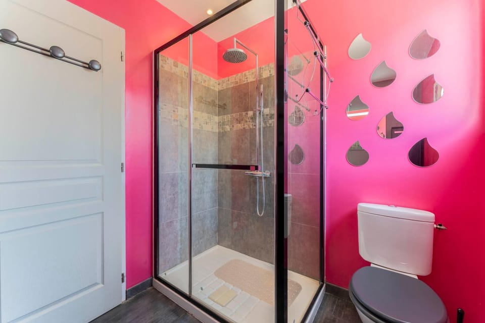 Bathroom, Living room