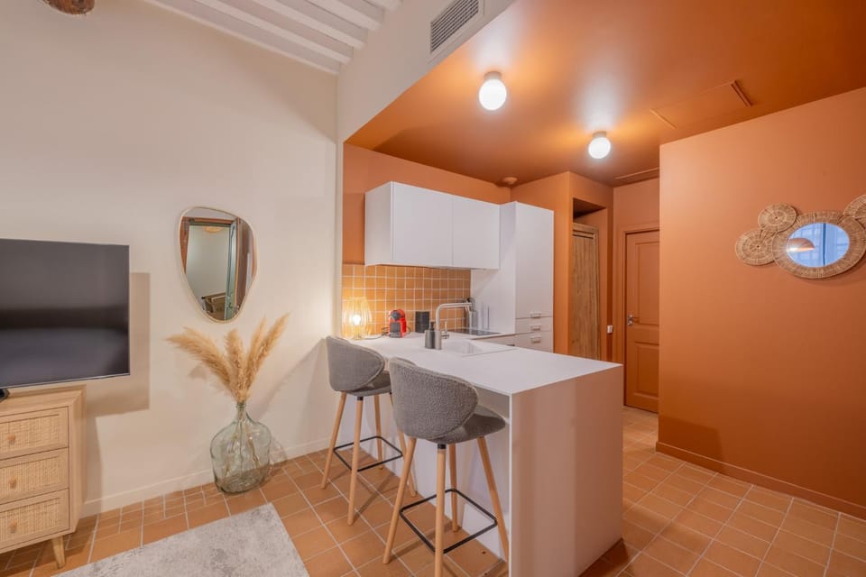 Kitchen or kitchenette