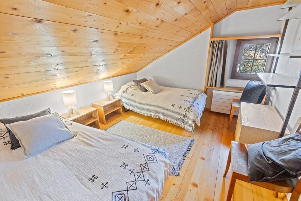 Bed, Photo of the whole room, Bedroom