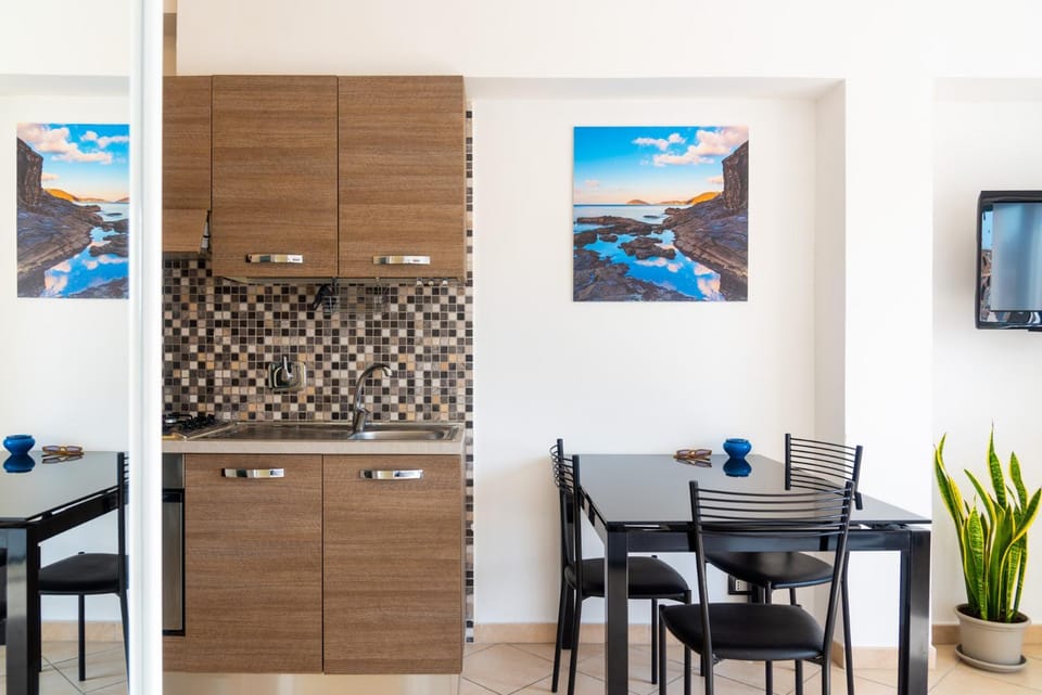 Kitchen or kitchenette, Living room, Dining area