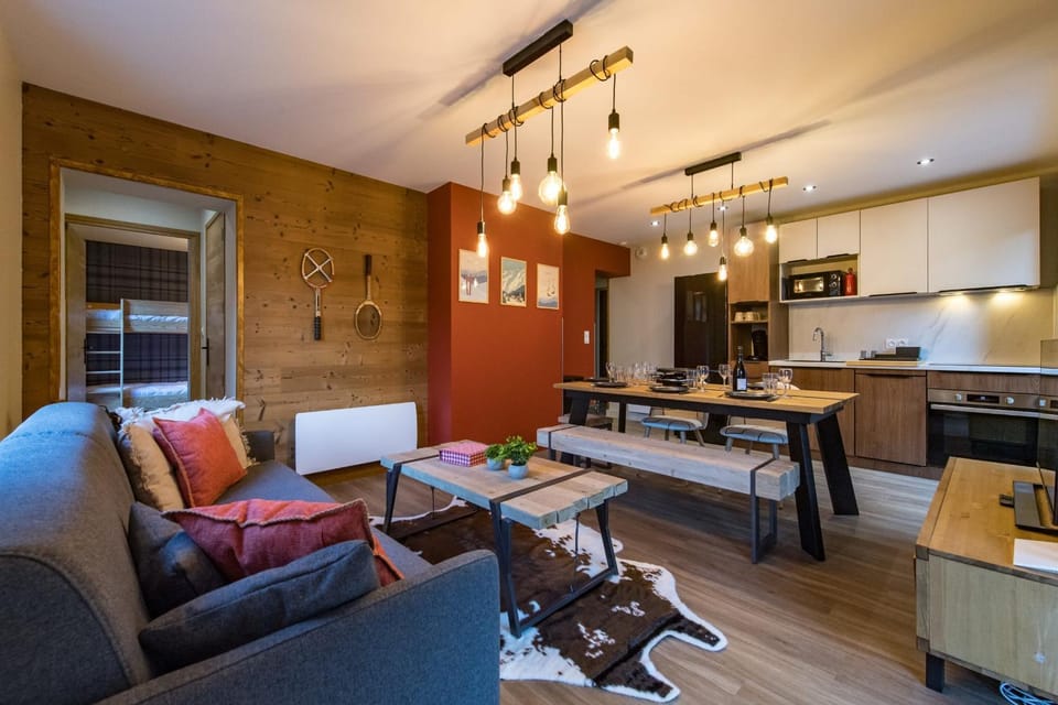 Kitchen or kitchenette, Living room, Seating area, Dining area