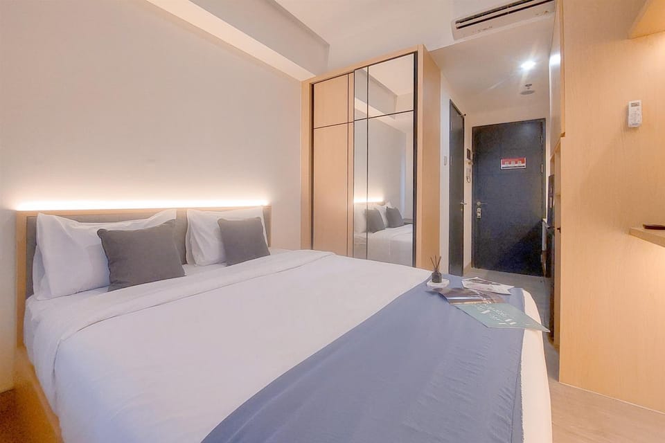 Cozy and Well Furnished Studio Collins Boulevard Apartment By Travelio Apartment in West Java