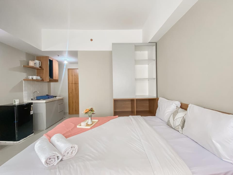 Modern Look Studio Apartment at Gateway Park LRT City Jatibening By Travelio Apartment in Jakarta