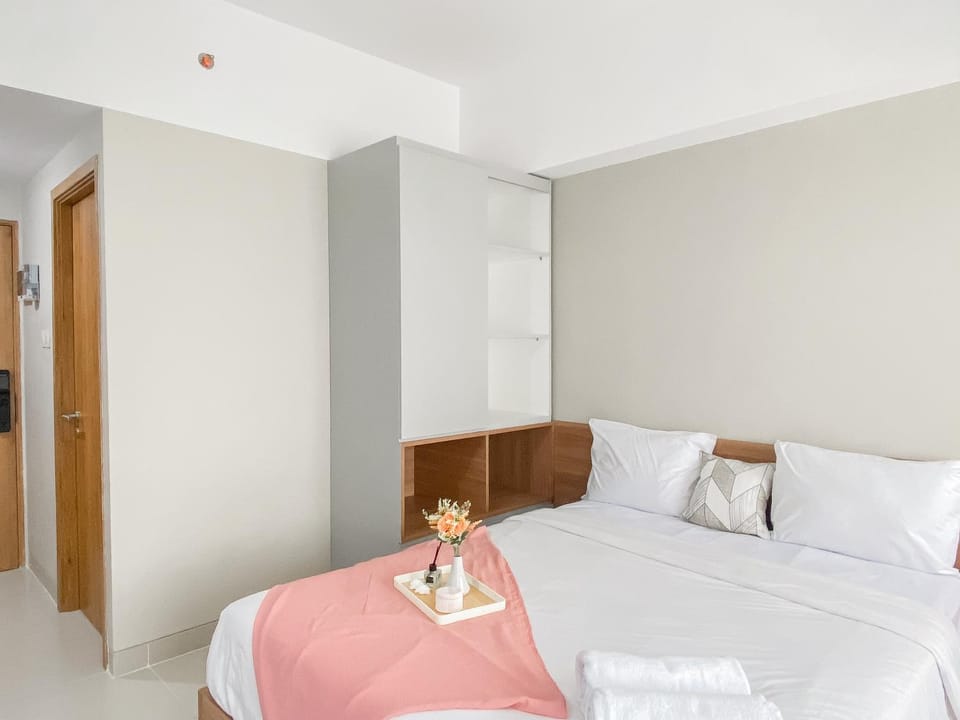 Modern Look Studio Apartment at Gateway Park LRT City Jatibening By Travelio Apartment in Jakarta