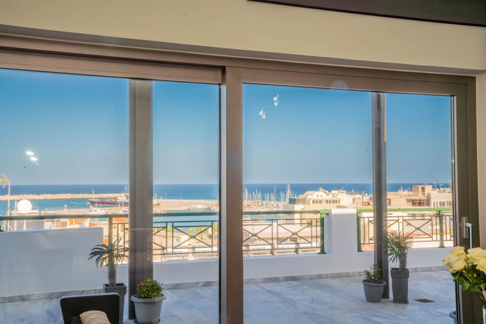 Natural landscape, Balcony/Terrace, City view, Sea view
