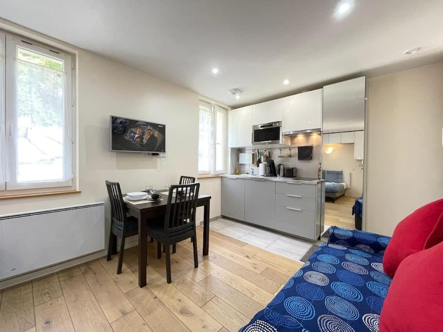 Appart Jouy N4 proche HEC Rer C Apartment in Île-de-France