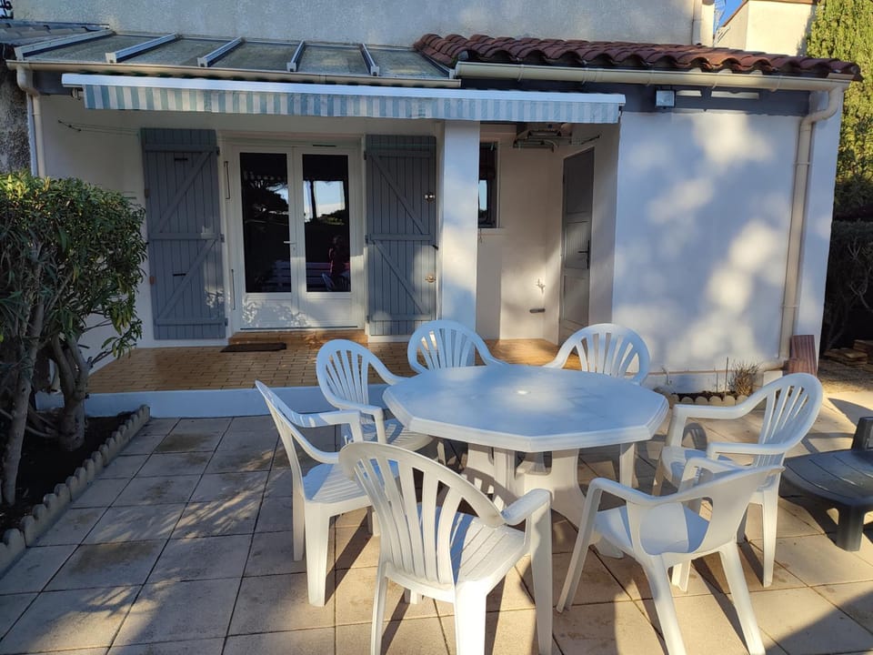 Patio, Facade/entrance