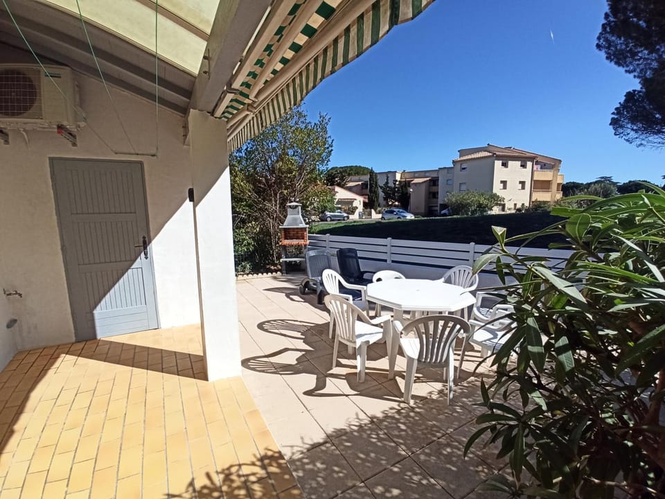 Day, Natural landscape, Balcony/Terrace, Parking