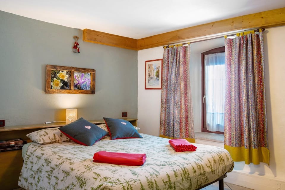 Living room, Bedroom