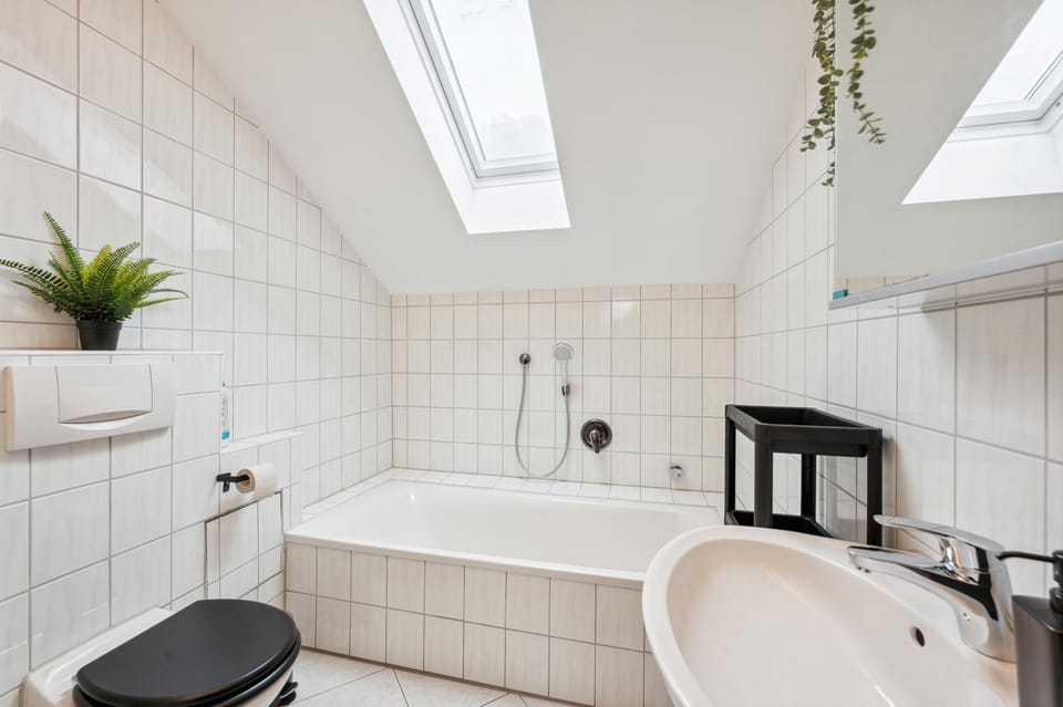 Shower, Toilet, Bathroom, Bath