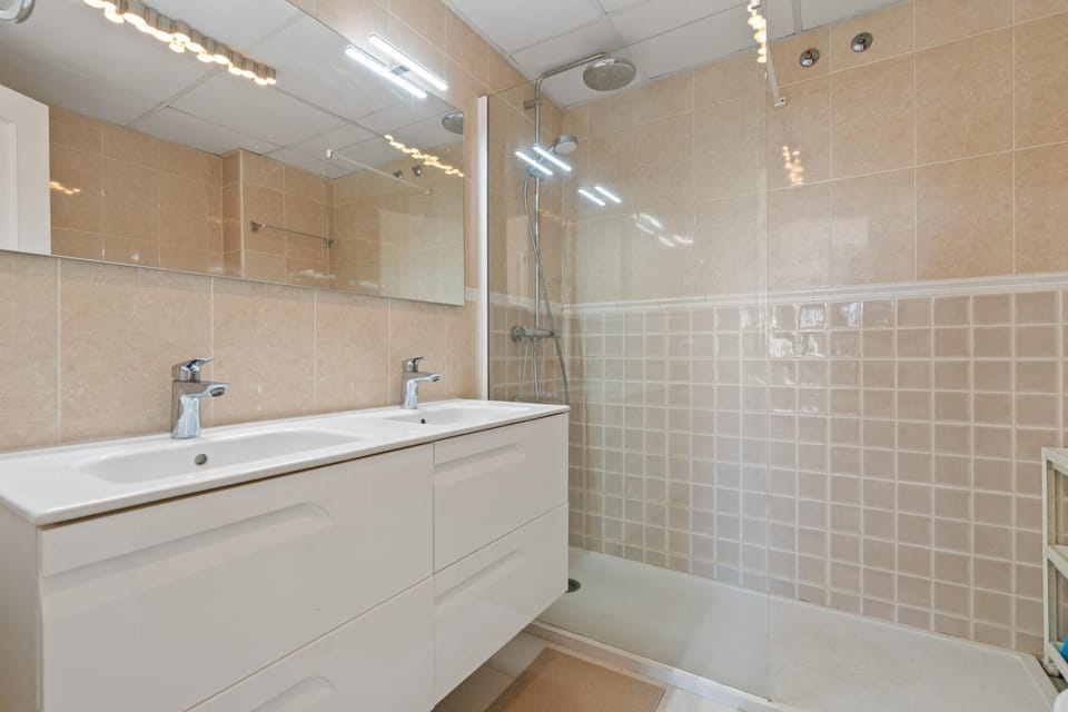 Bathroom, Living room