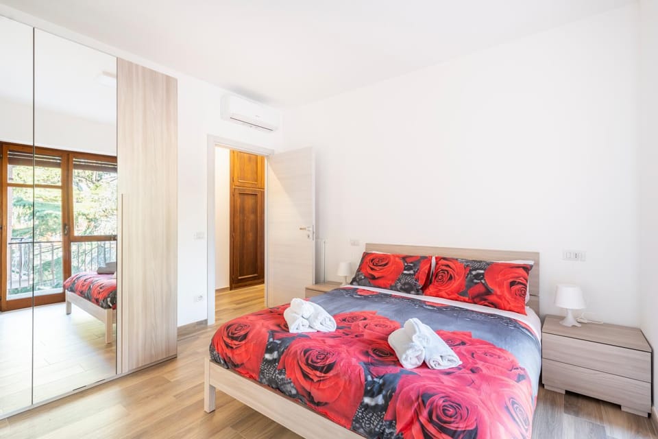 Bed, Photo of the whole room, Bedroom, towels, wardrobe, air conditioner