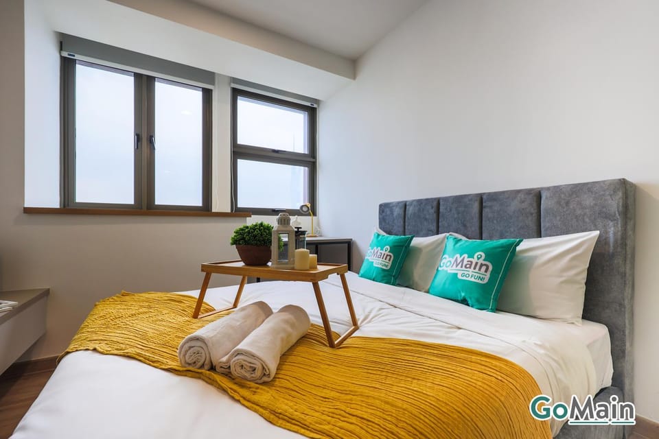 Photo of the whole room, towels