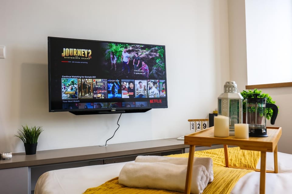 TV and multimedia, Living room, Evening entertainment