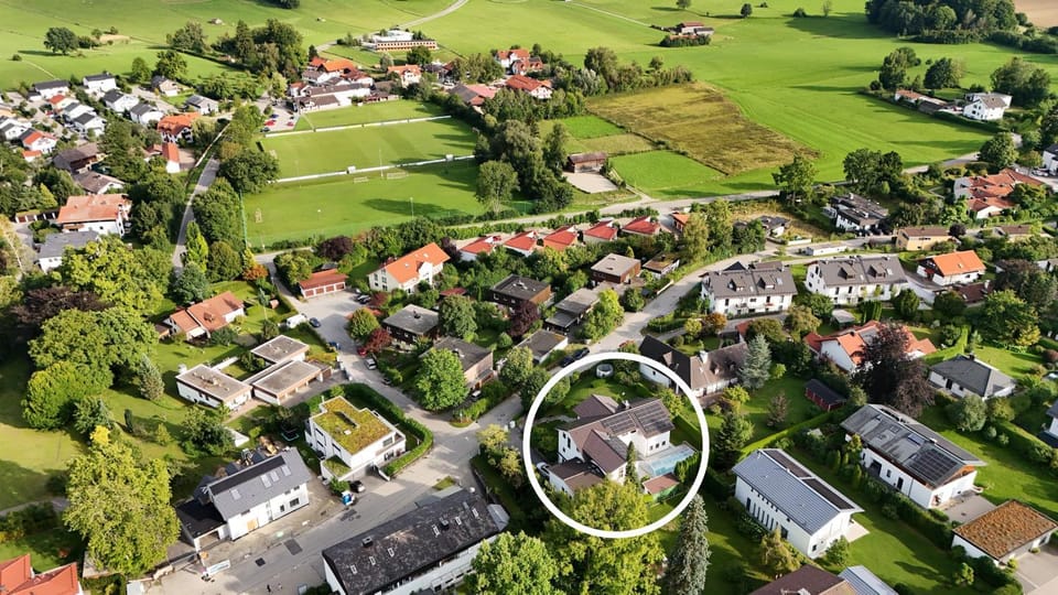 Property building, Nearby landmark, Day, Neighbourhood, Natural landscape, Bird's eye view, City view, Location
